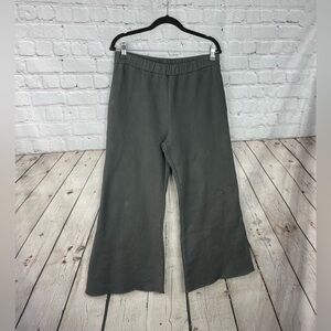 Filosofia Women’s Large (runs small) Gray Thick Bell Bottom Sweatpants Pockets